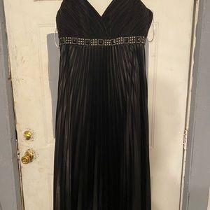 For the size it’s a good dress and fits well. No rips or tears .